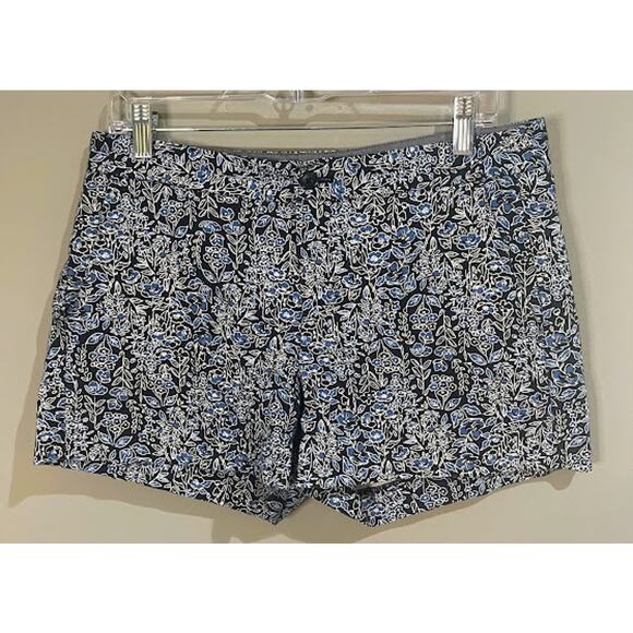 Banana Republic Pants - Banana Republic Blue Floral Hampton‎ Fit Cotton Shorts - Size 6